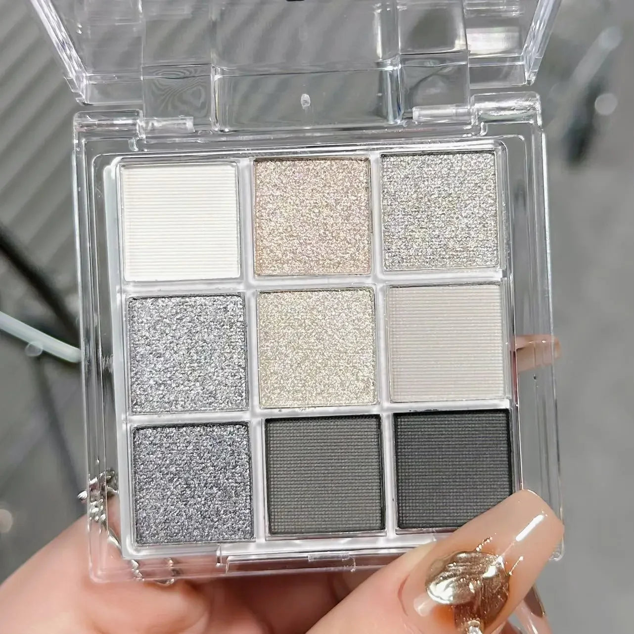 Nine Color Smokey Eyeshadow Palette